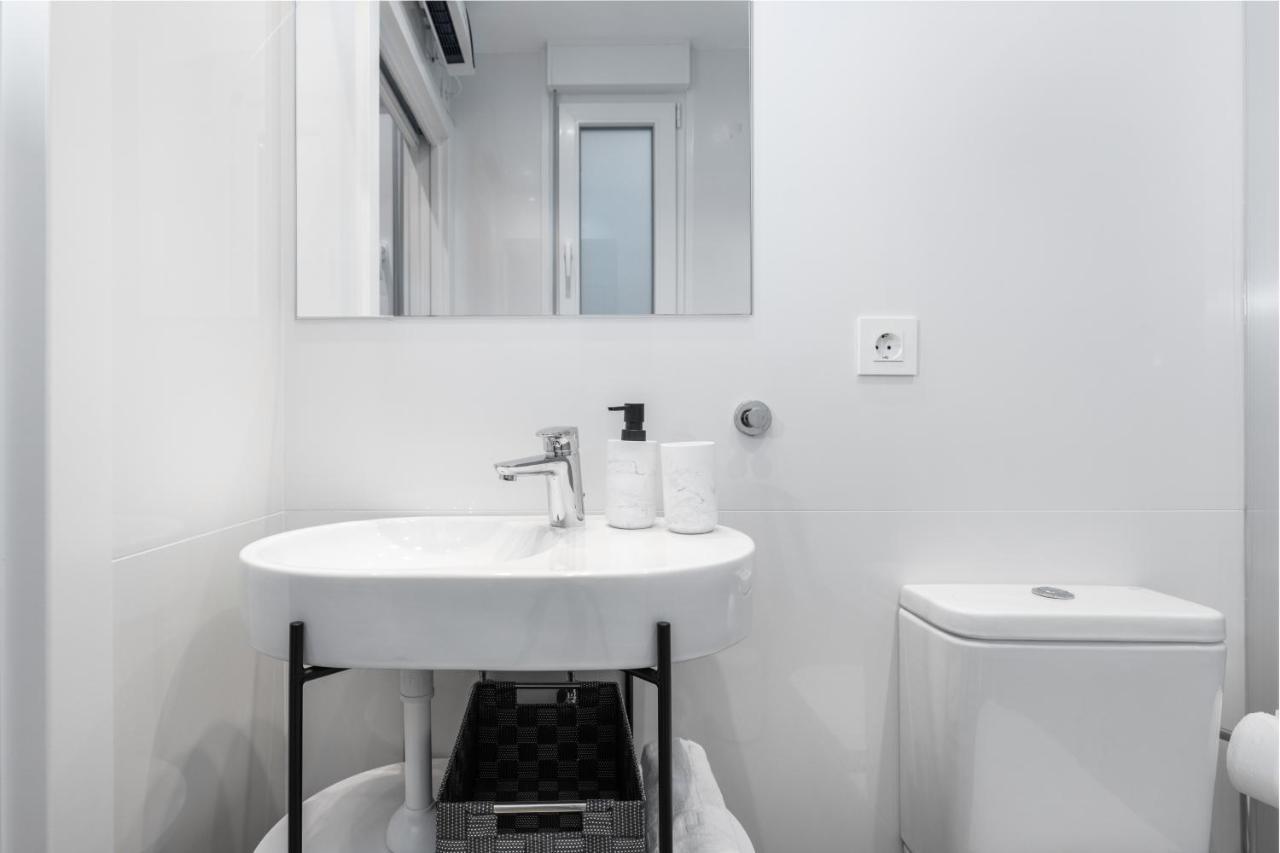 Santa Marina Apartamentuak ซาเราทซ์ ภายนอก รูปภาพ